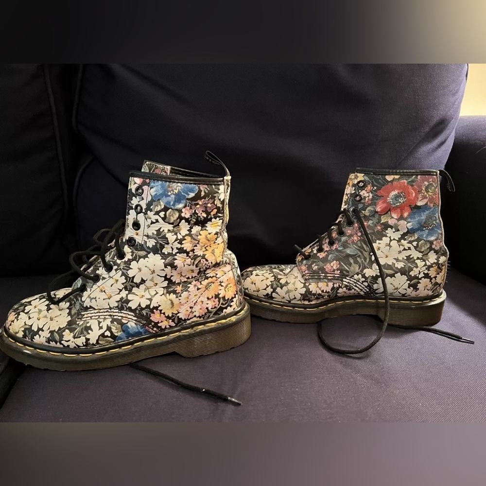 90’s Vintage Sierra Miller Doc Martens size 8